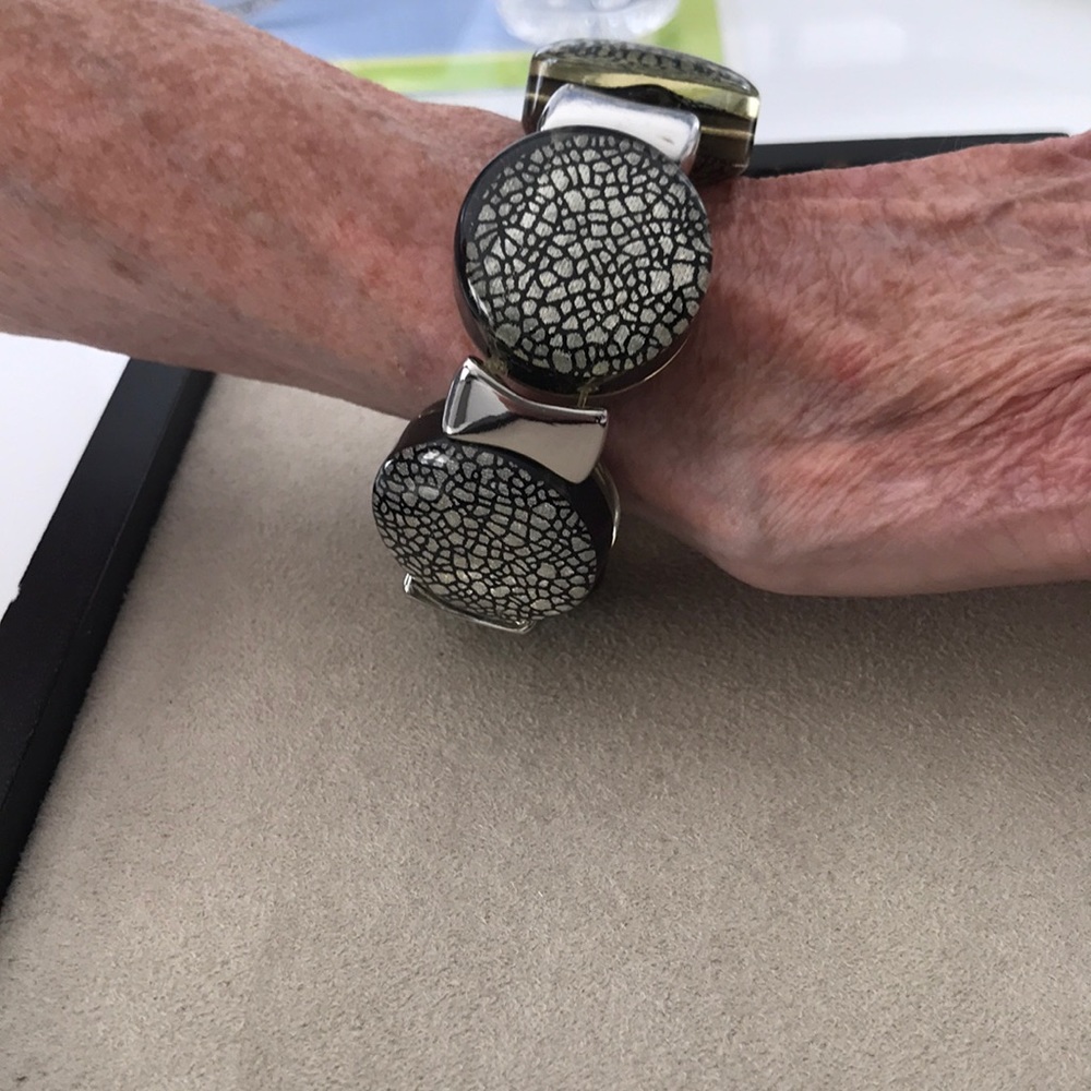 Chico’s stretch Black/silver  bracelet